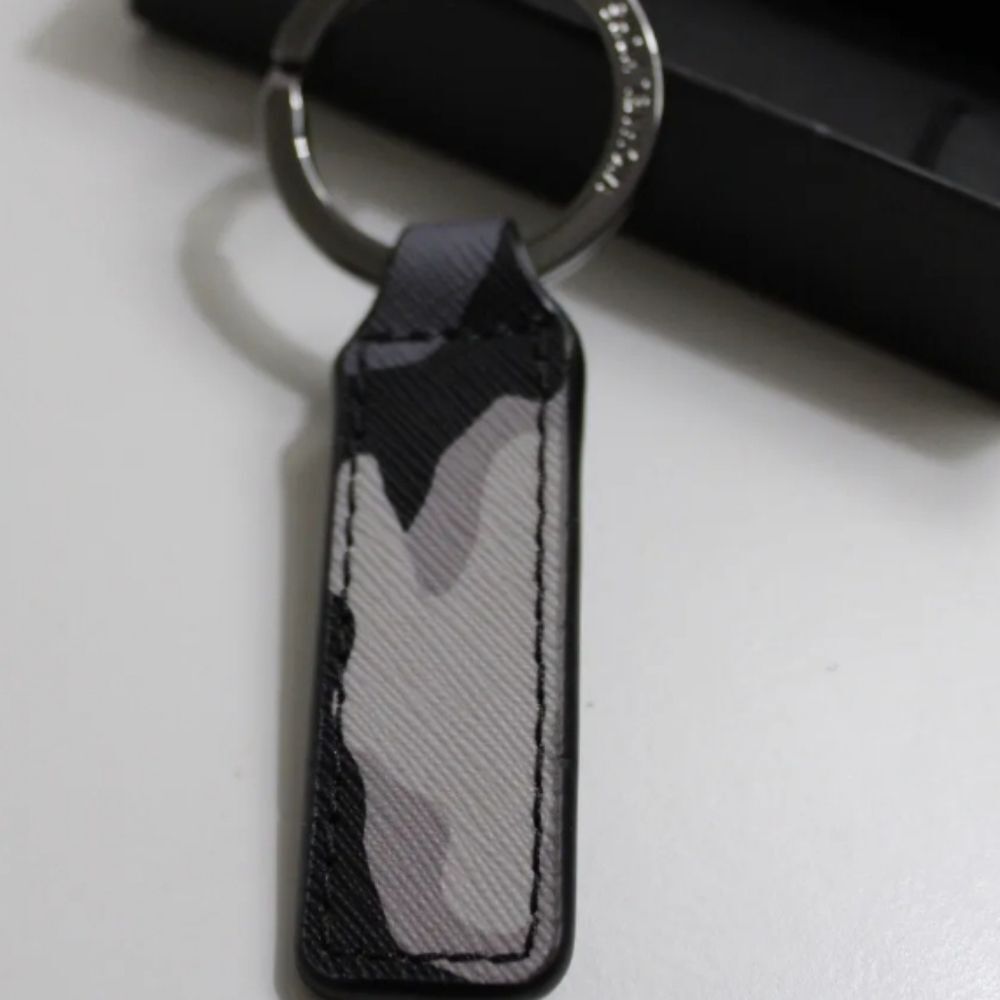 Michael Kors Camo Card Holder & Keychain Boxed Set - Picture 8 of 10